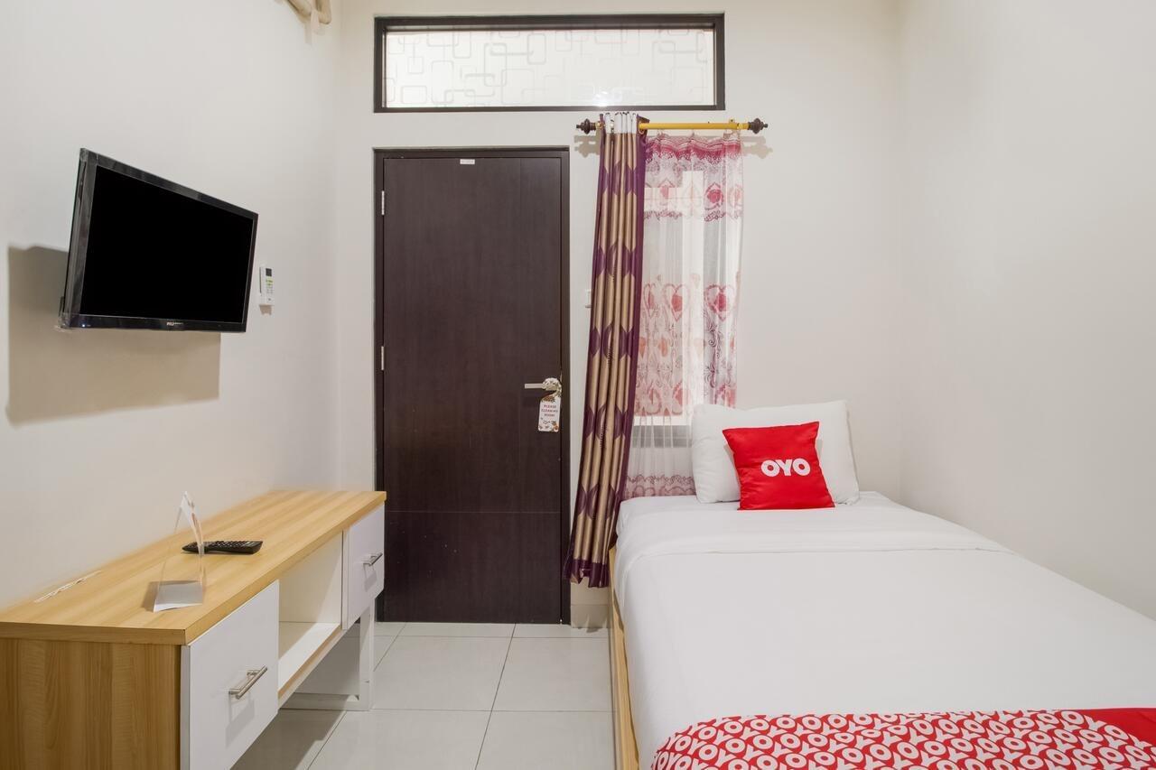 Oyo 3256 Rukost I8 Hotel Karawang Bagian luar foto