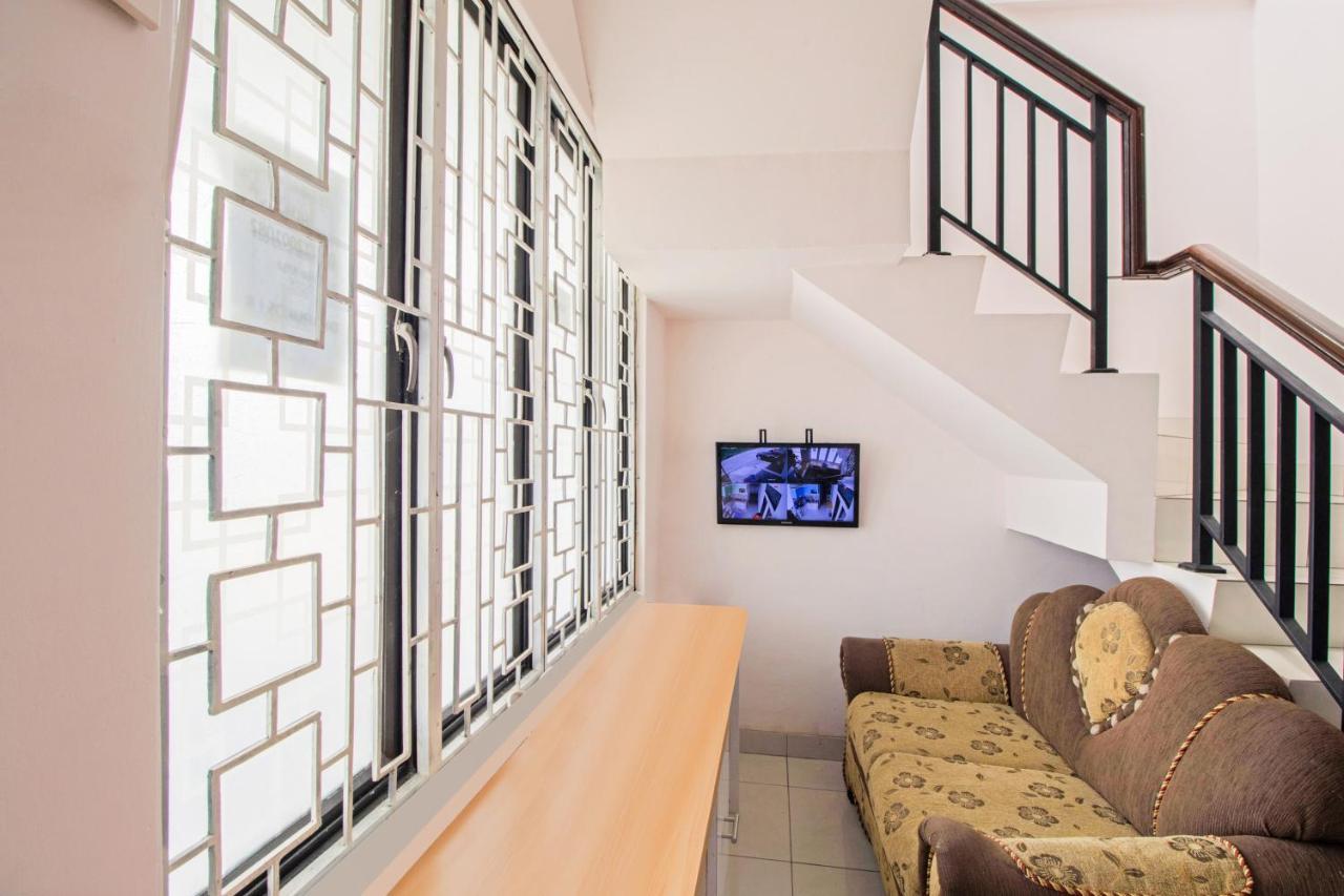Oyo 3256 Rukost I8 Hotel Karawang Bagian luar foto